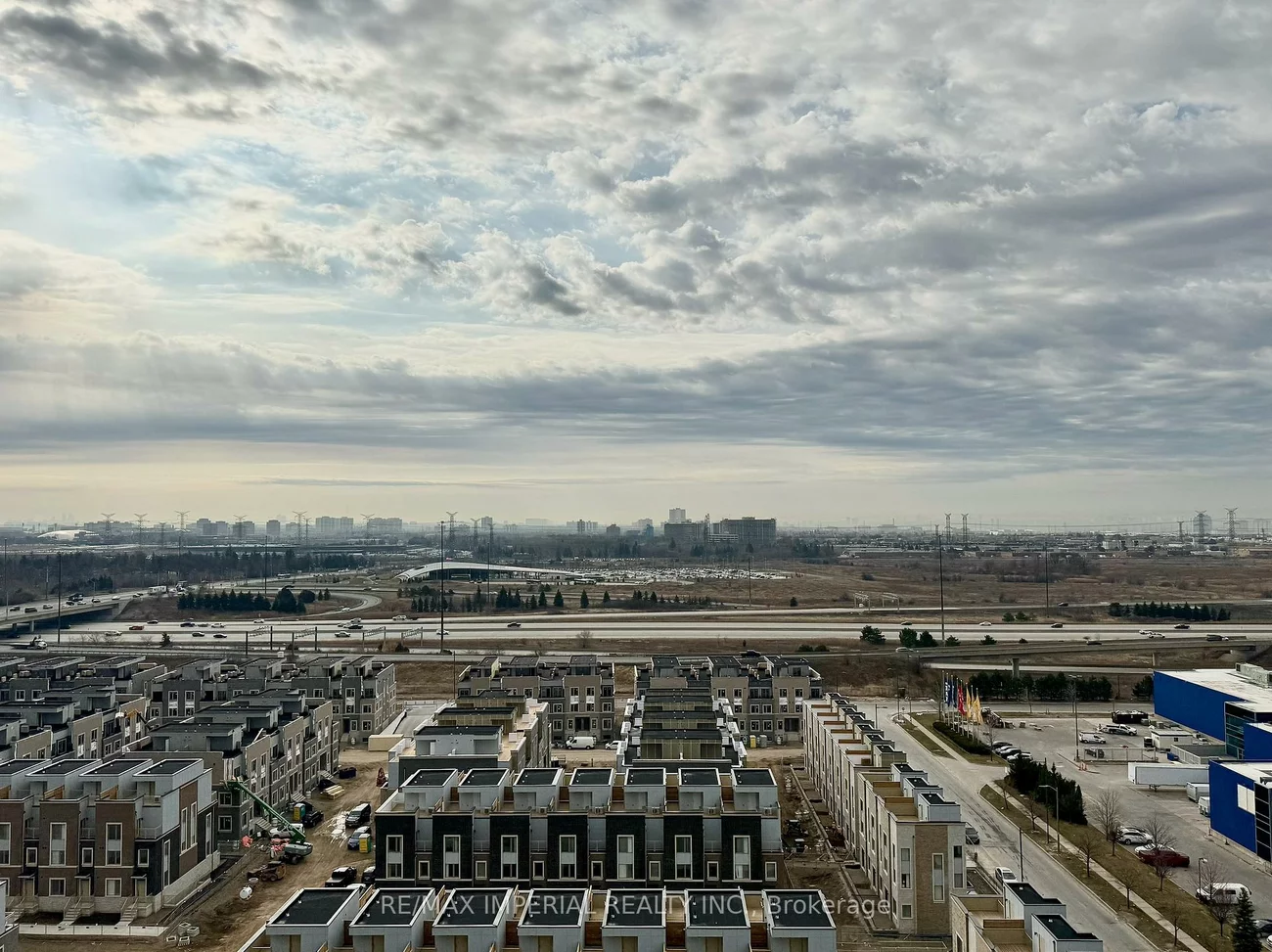 10, HONEYCRISP, Vaughan Corporate Centre, Vaughan