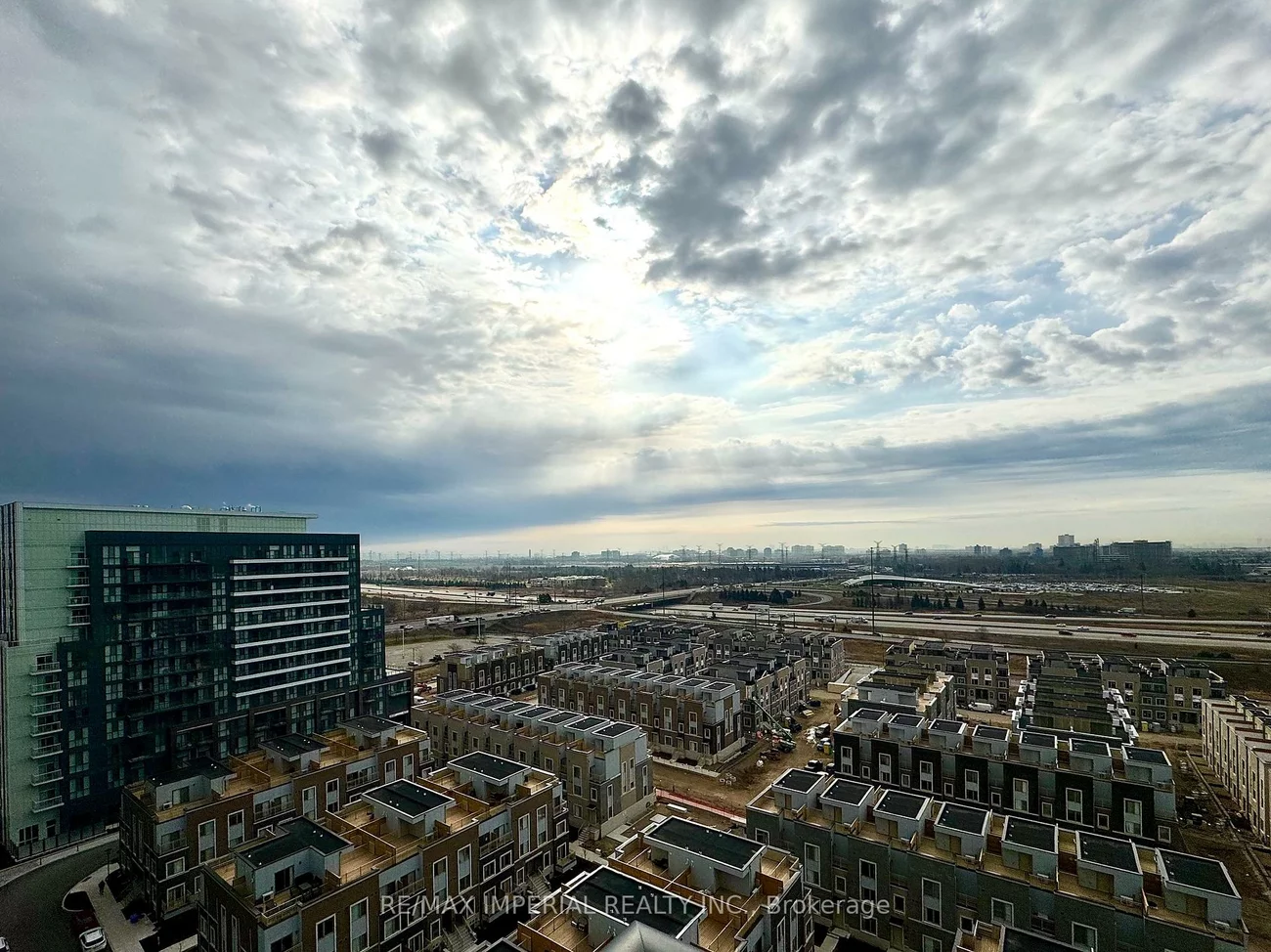 10, HONEYCRISP, Vaughan Corporate Centre, Vaughan