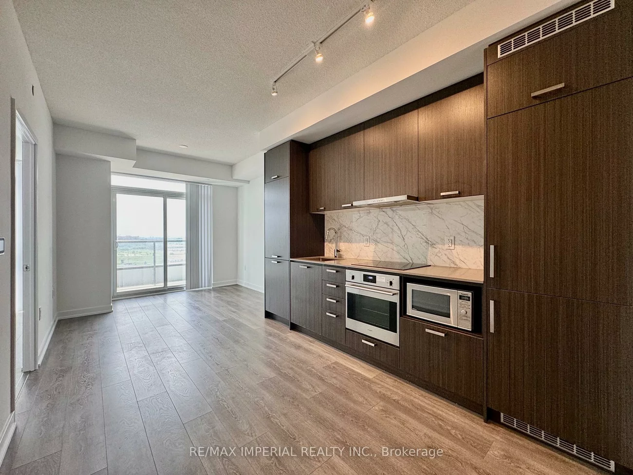 10, HONEYCRISP, Vaughan Corporate Centre, Vaughan