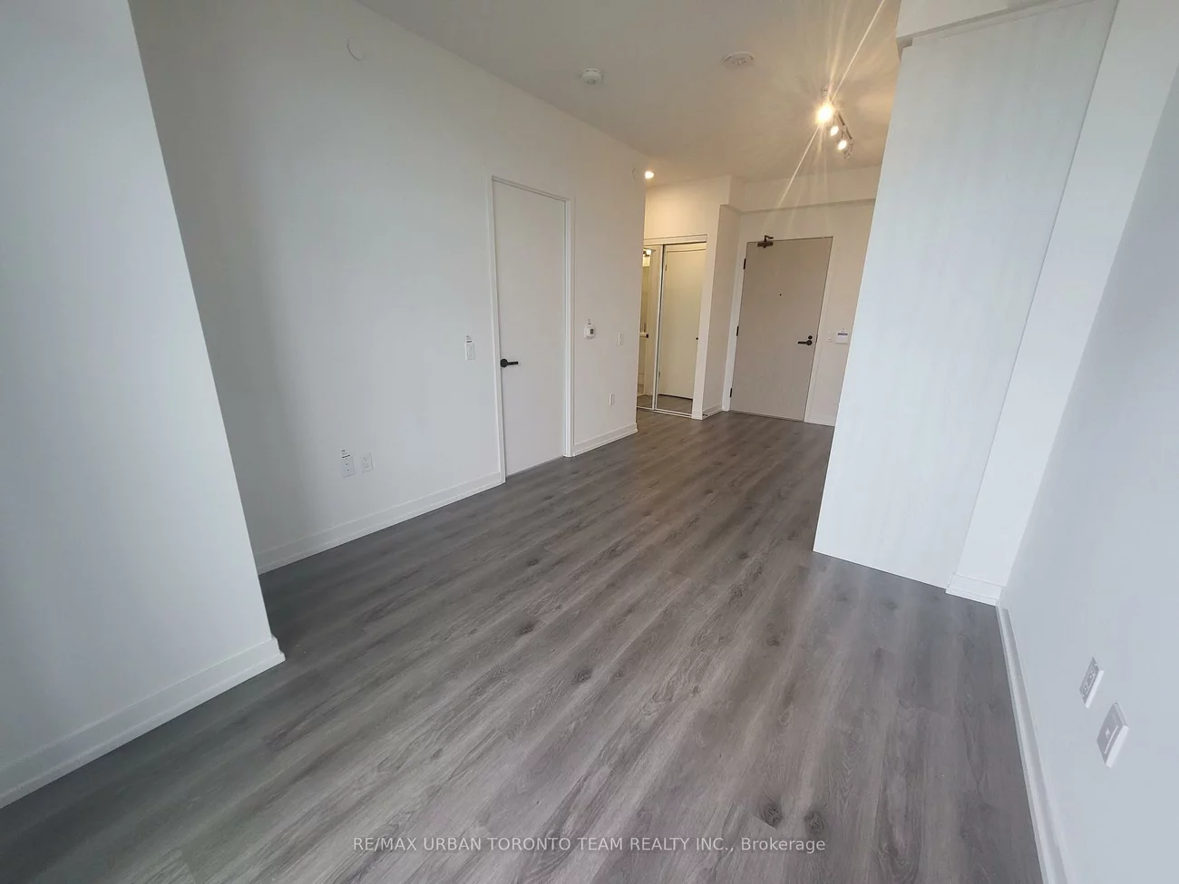 225, Commerce St, Vaughan Corporate Centre, Vaughan