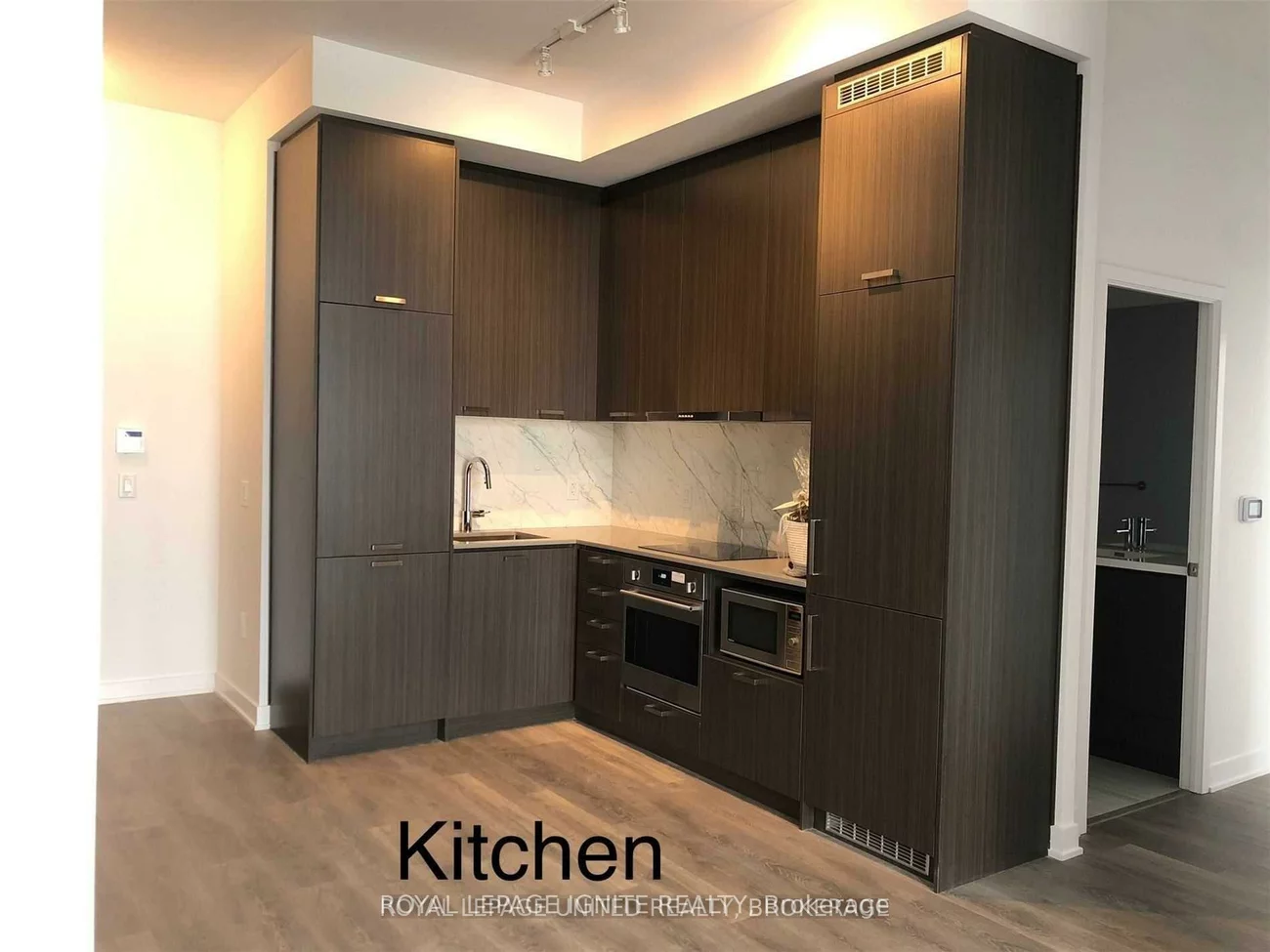 38, Honeycrisp, Vaughan Corporate Centre, Vaughan