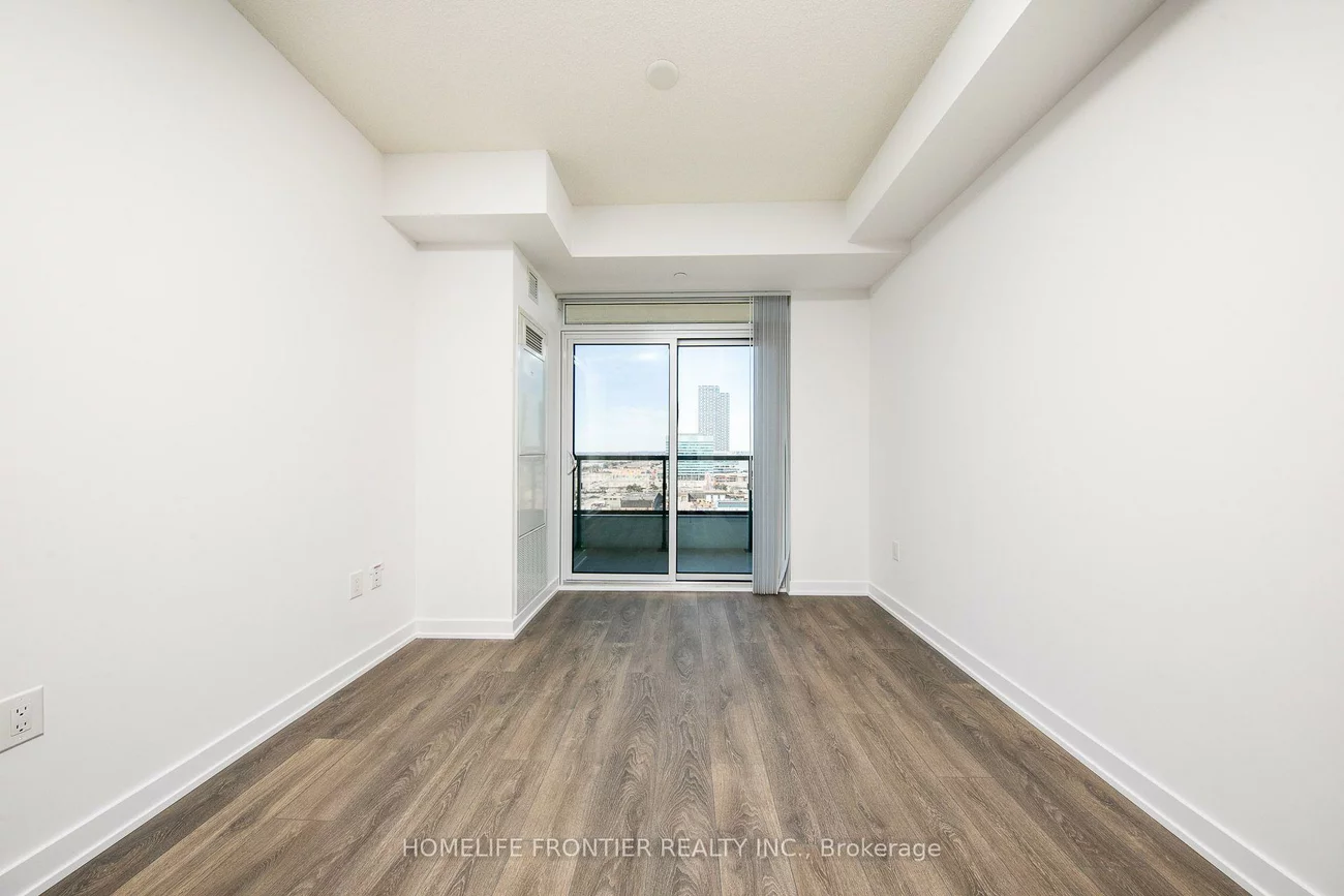38, Honeycrisp, Vaughan Corporate Centre, Vaughan