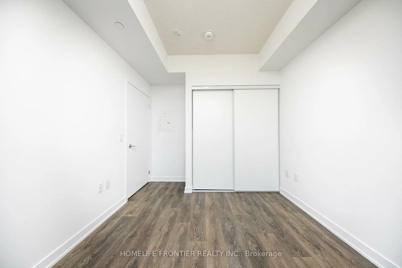 38, Honeycrisp, Vaughan Corporate Centre, Vaughan