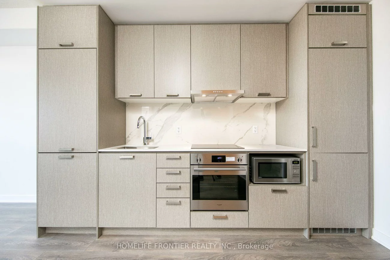 38, Honeycrisp, Vaughan Corporate Centre, Vaughan
