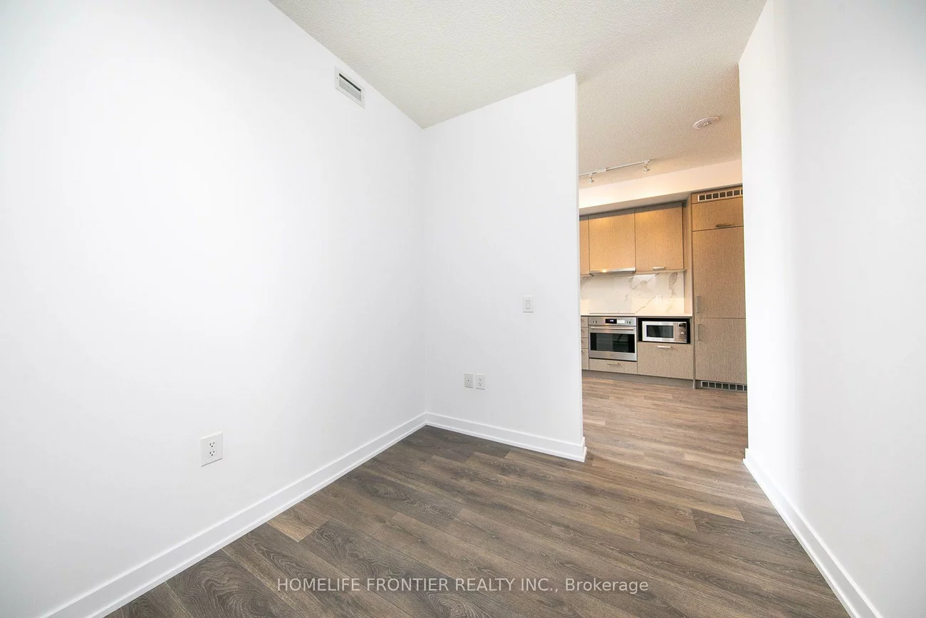 38, Honeycrisp, Vaughan Corporate Centre, Vaughan
