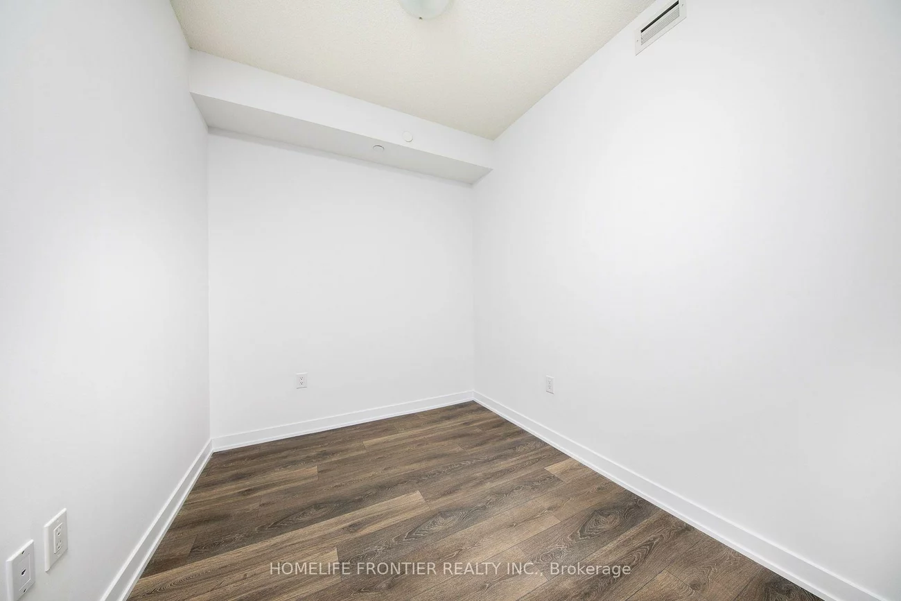 38, Honeycrisp, Vaughan Corporate Centre, Vaughan