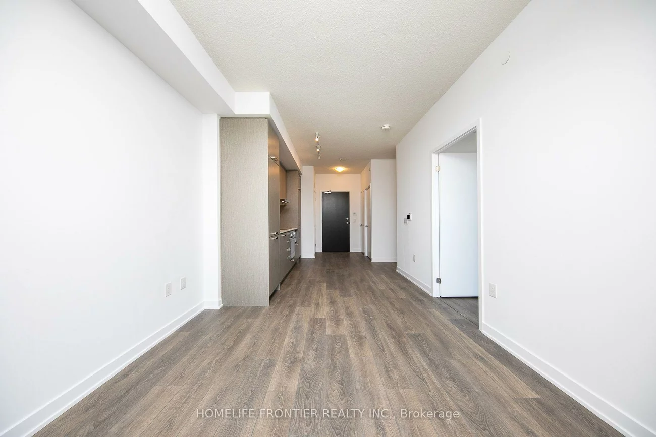 38, Honeycrisp, Vaughan Corporate Centre, Vaughan