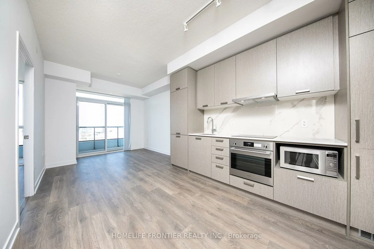 38, Honeycrisp, Vaughan Corporate Centre, Vaughan