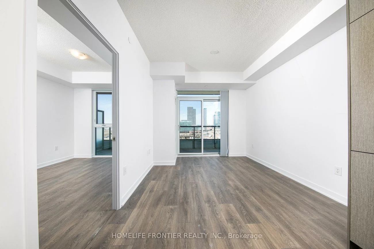 38, Honeycrisp, Vaughan Corporate Centre, Vaughan