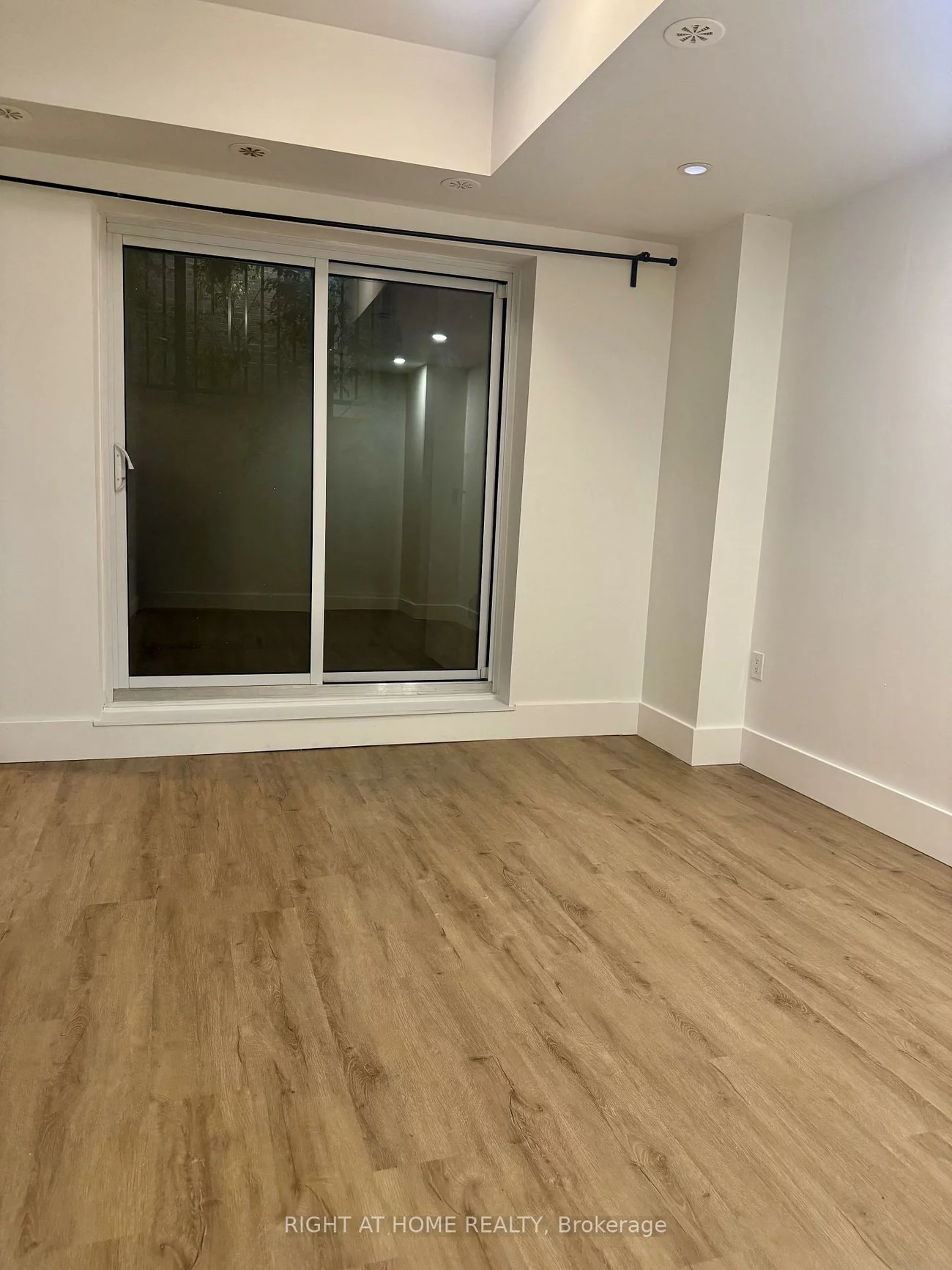 5289, Hwy 7, Vaughan Grove, Vaughan