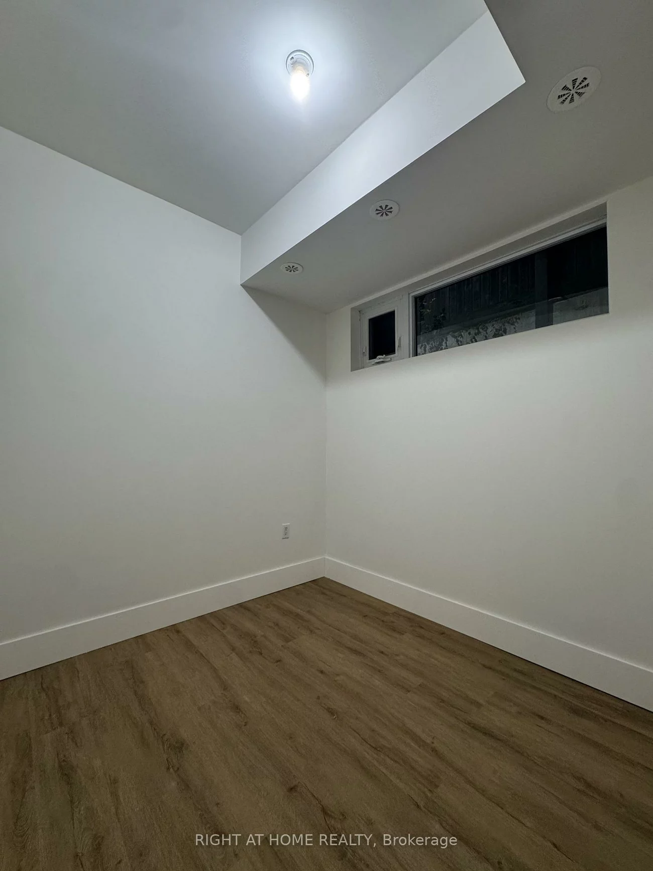 5289, Hwy 7, Vaughan Grove, Vaughan