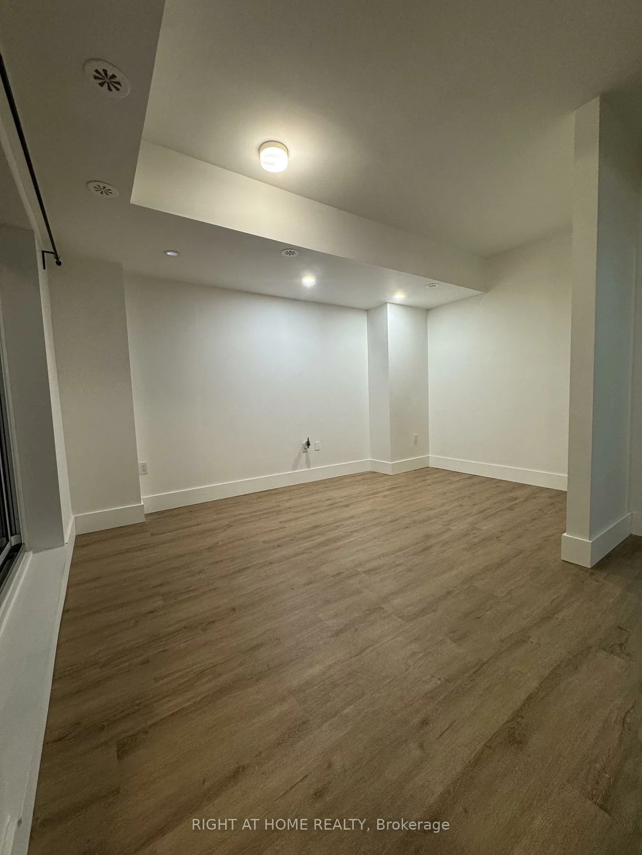 5289, Hwy 7, Vaughan Grove, Vaughan