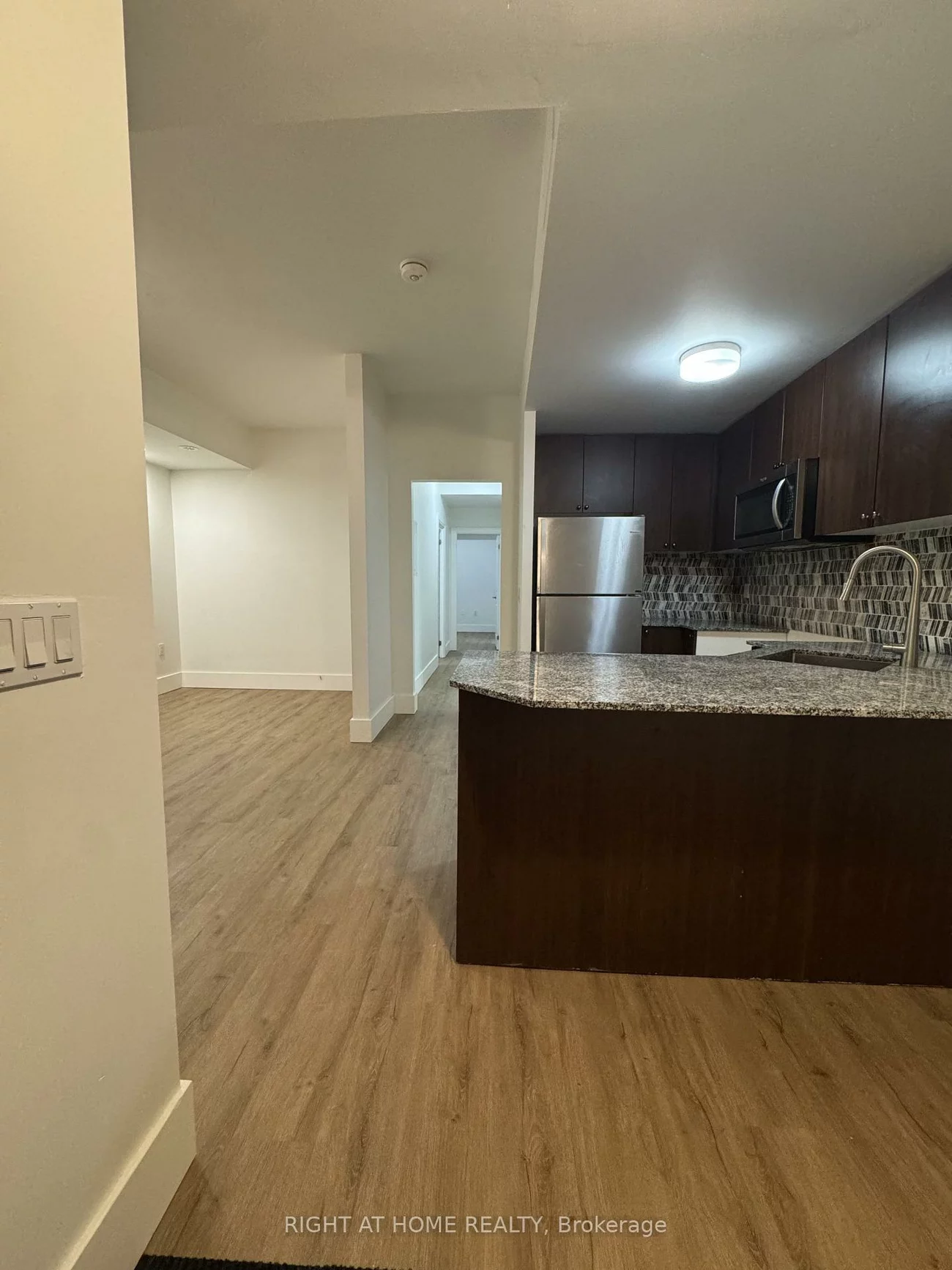5289, Hwy 7, Vaughan Grove, Vaughan