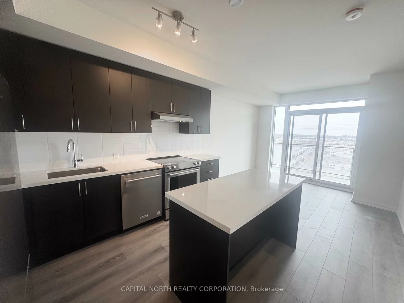 8960, Jane, Vellore Village, Vaughan