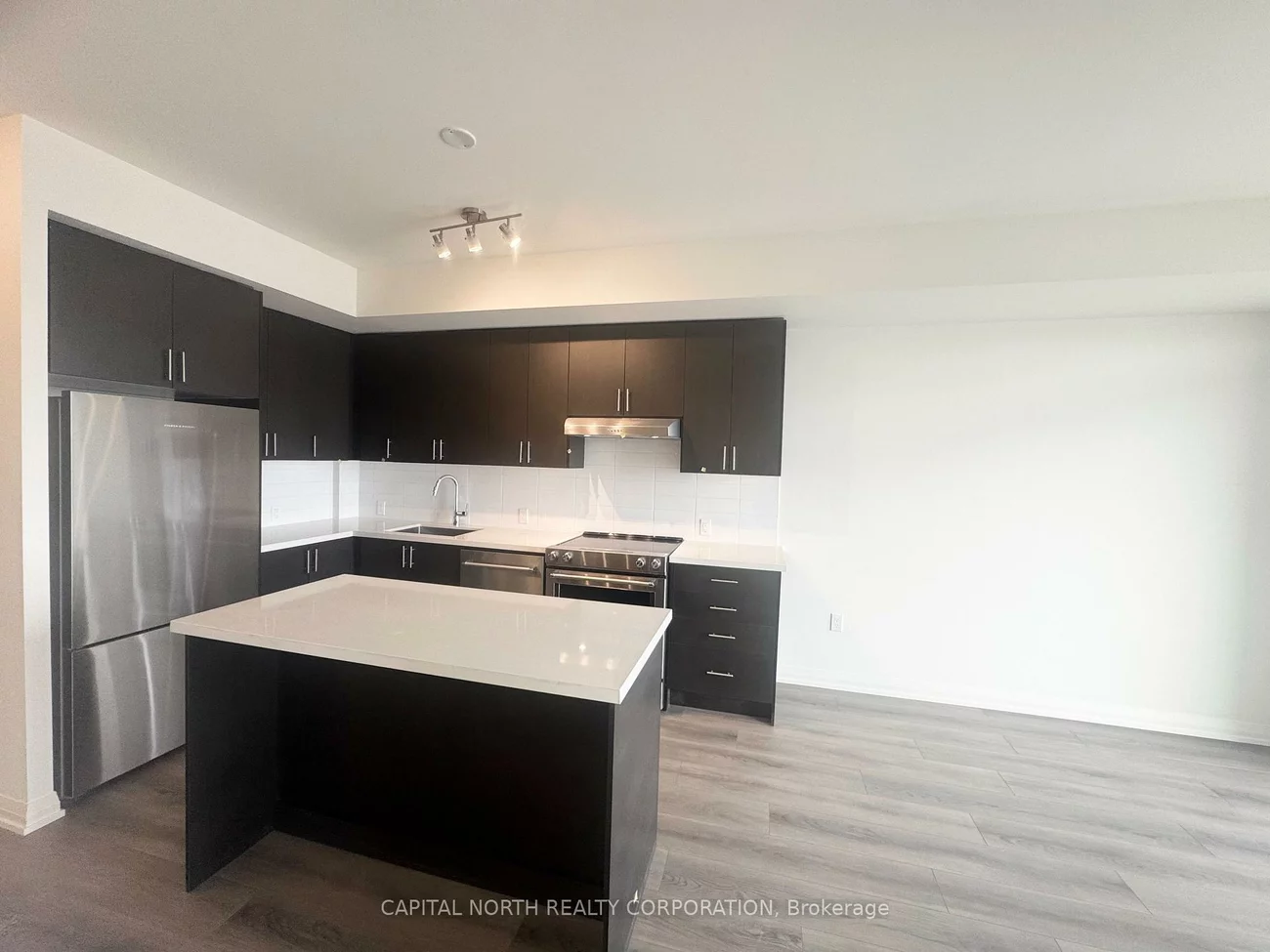 8960, Jane, Vellore Village, Vaughan