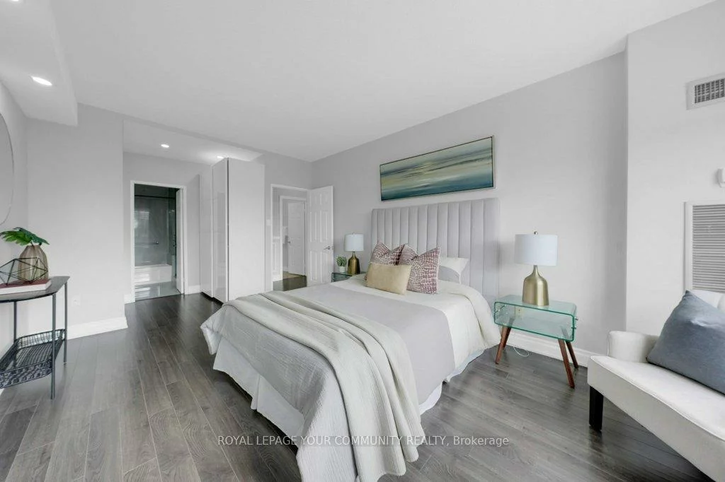 333, Clark, Crestwood-Springfarm-Yorkhill, Vaughan