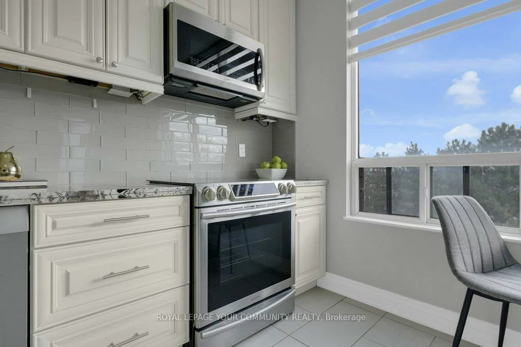 333, Clark, Crestwood-Springfarm-Yorkhill, Vaughan