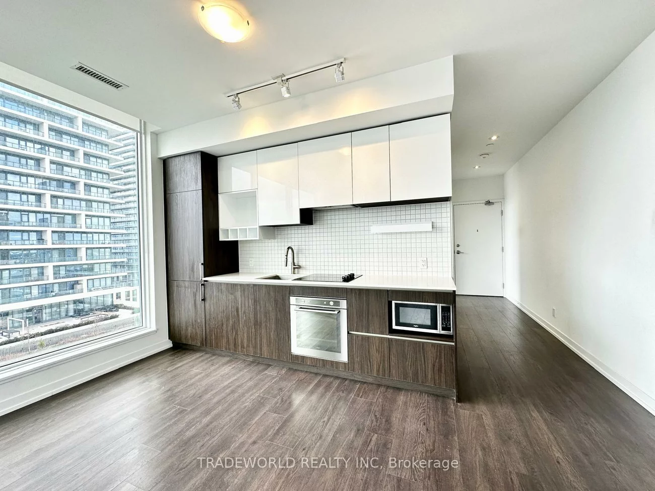 898, Portage, Vaughan Corporate Centre, Vaughan