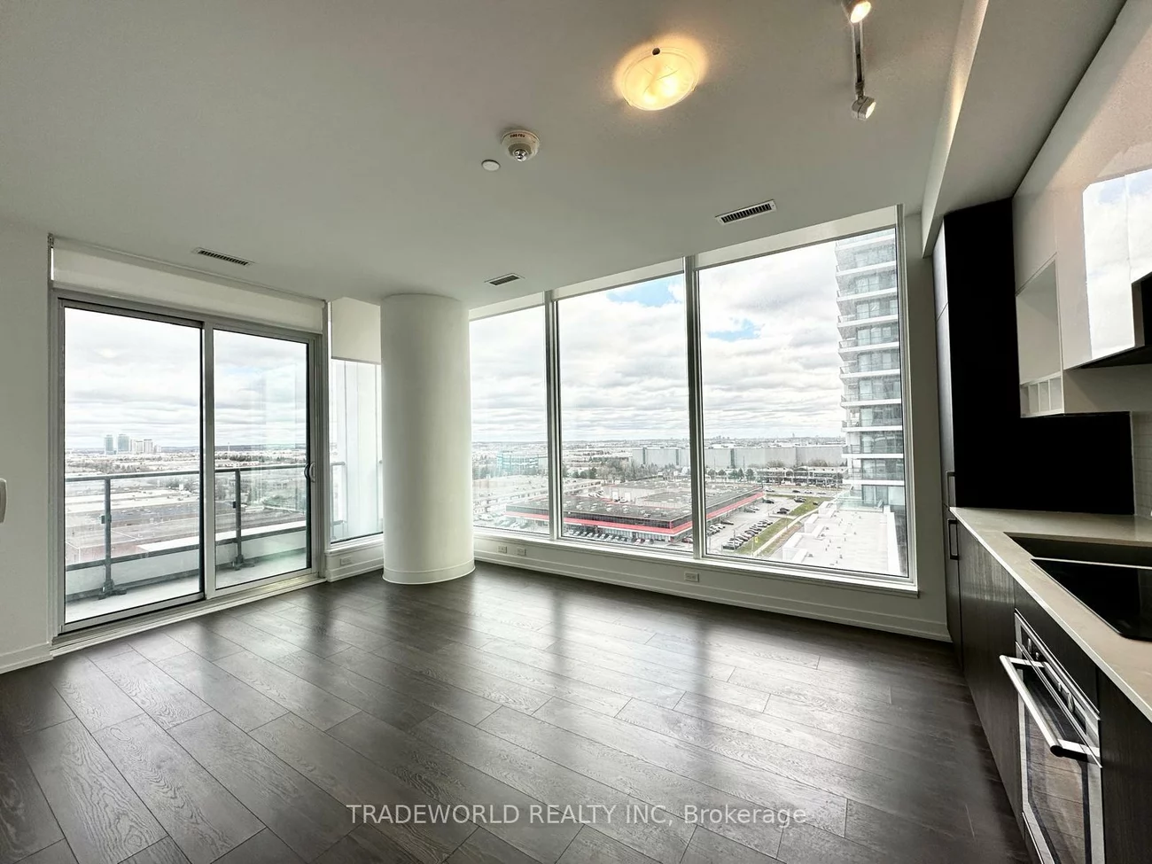 898, Portage, Vaughan Corporate Centre, Vaughan
