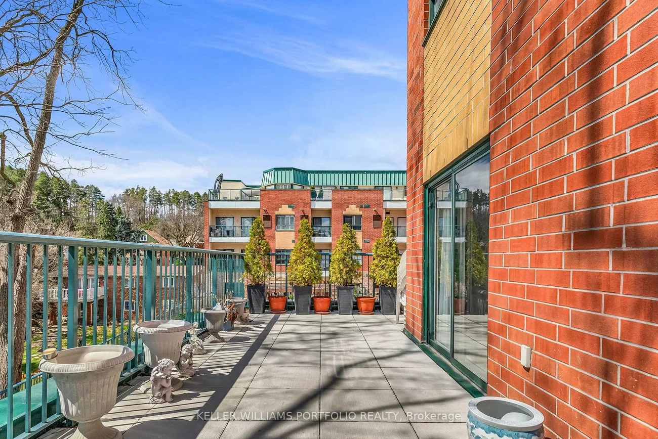 33, Wallace, West Woodbridge, Vaughan