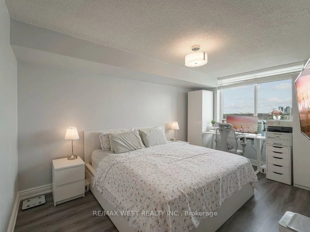 850, Steeles, Lakeview Estates, Vaughan