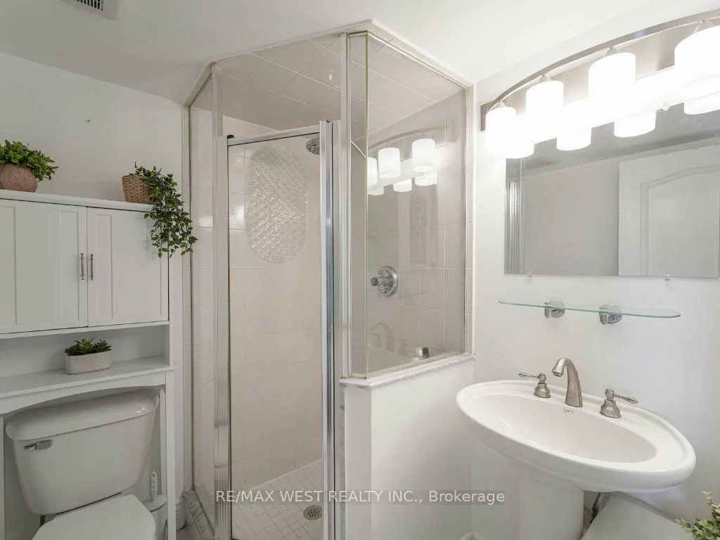 850, Steeles, Lakeview Estates, Vaughan