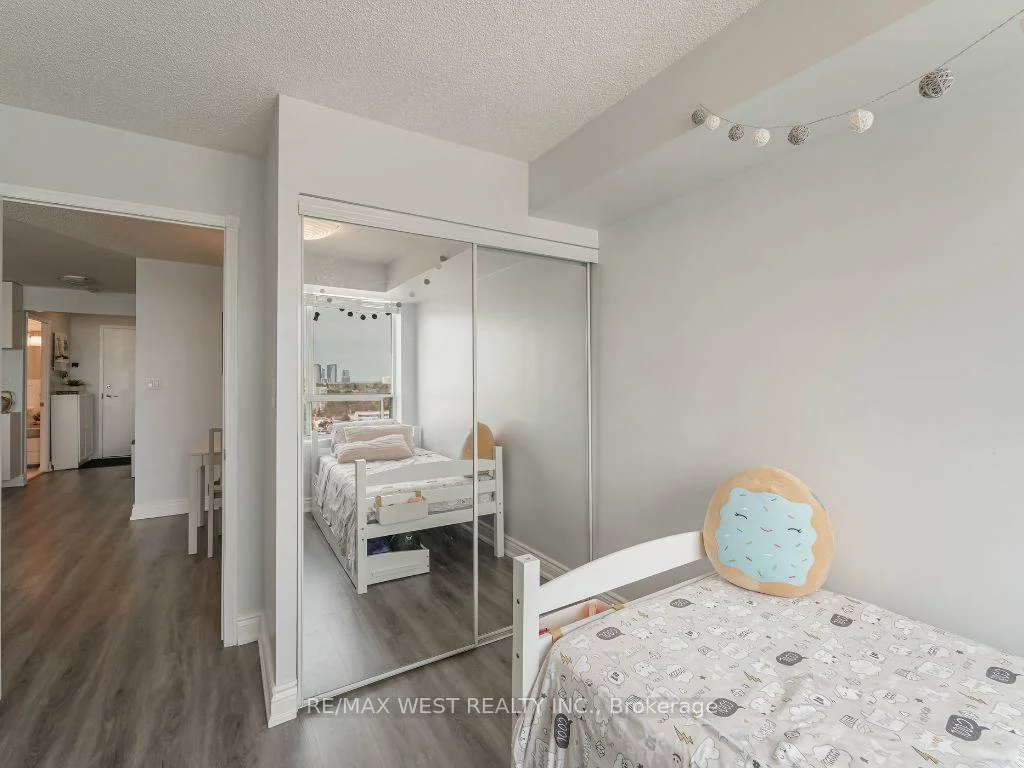 850, Steeles, Lakeview Estates, Vaughan