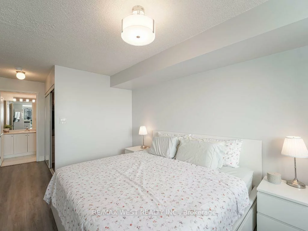850, Steeles, Lakeview Estates, Vaughan