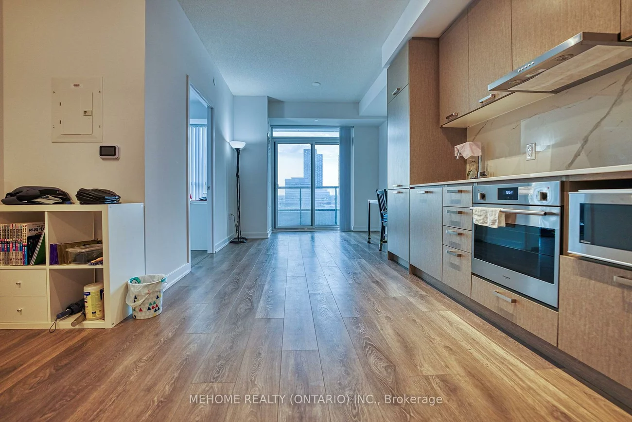 38, honeycrisp, Vaughan Corporate Centre, Vaughan