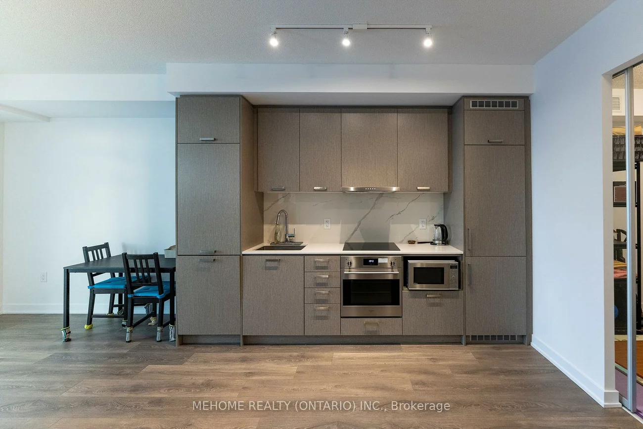 38, honeycrisp, Vaughan Corporate Centre, Vaughan