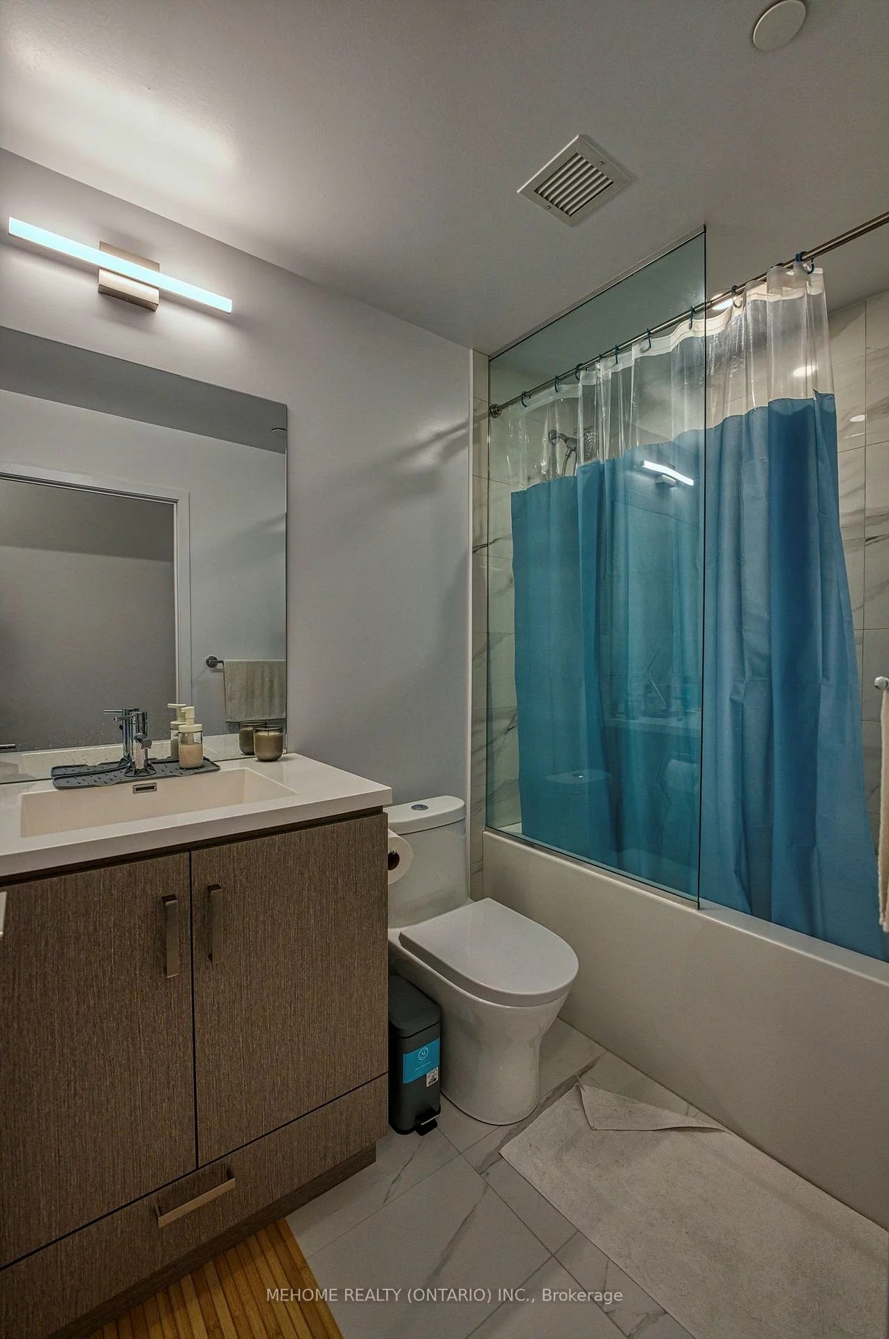 38, honeycrisp, Vaughan Corporate Centre, Vaughan