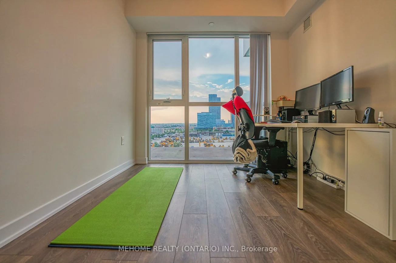 38, honeycrisp, Vaughan Corporate Centre, Vaughan
