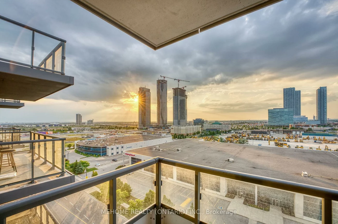 38, honeycrisp, Vaughan Corporate Centre, Vaughan