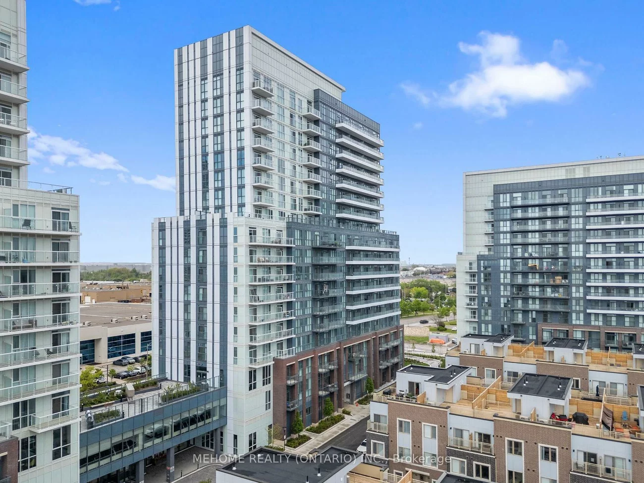 38, honeycrisp, Vaughan Corporate Centre, Vaughan