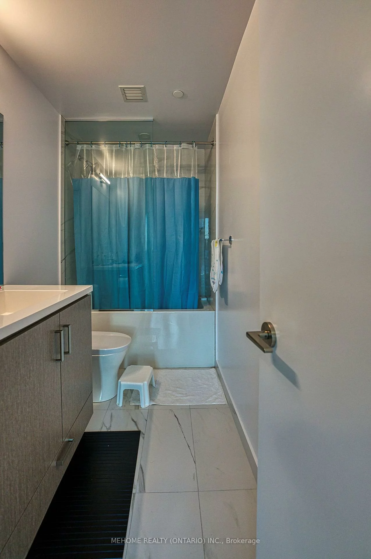 38, honeycrisp, Vaughan Corporate Centre, Vaughan