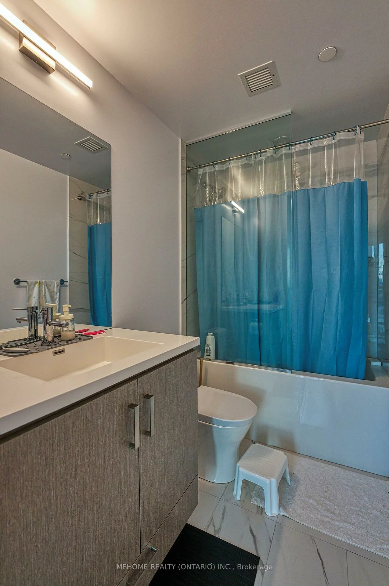 38, honeycrisp, Vaughan Corporate Centre, Vaughan