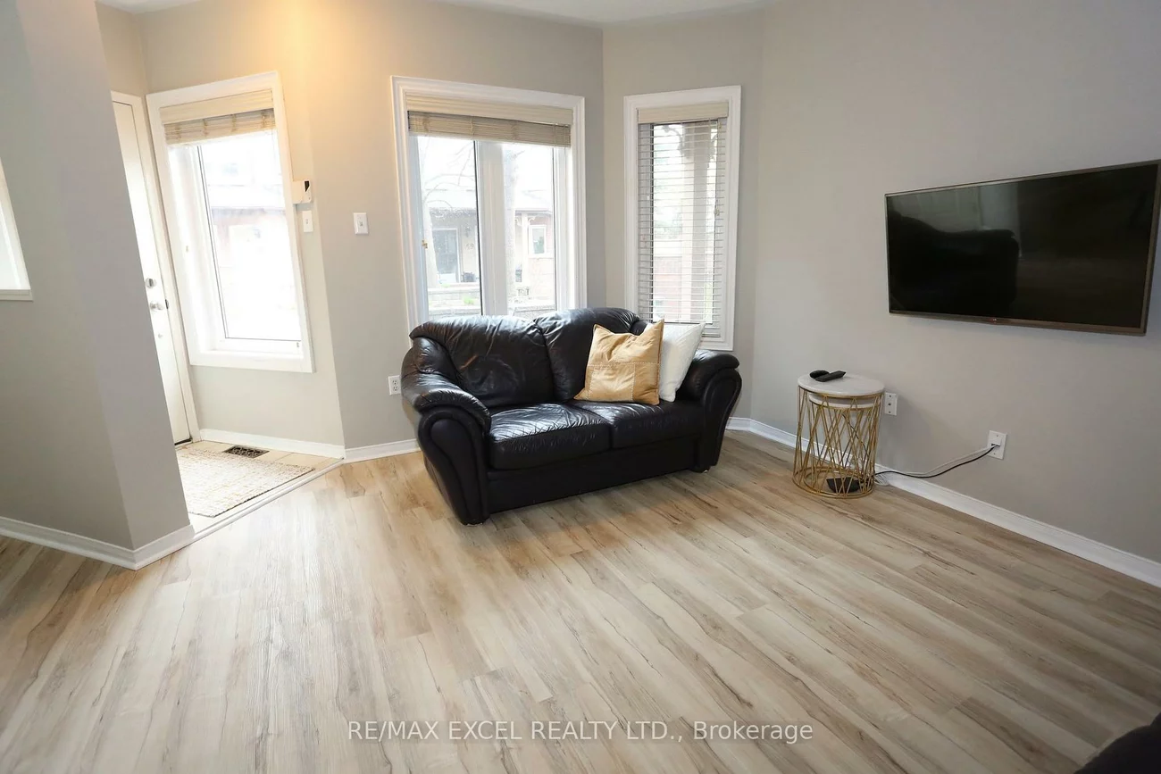 735, New Westminster, Brownridge, Vaughan