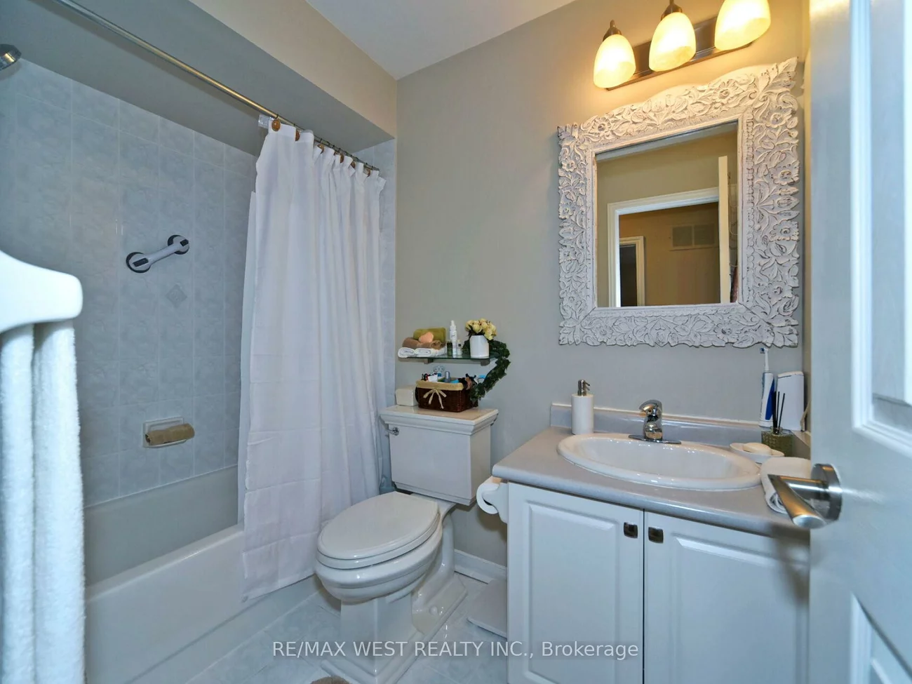 104, Pinedale, East Woodbridge, Vaughan