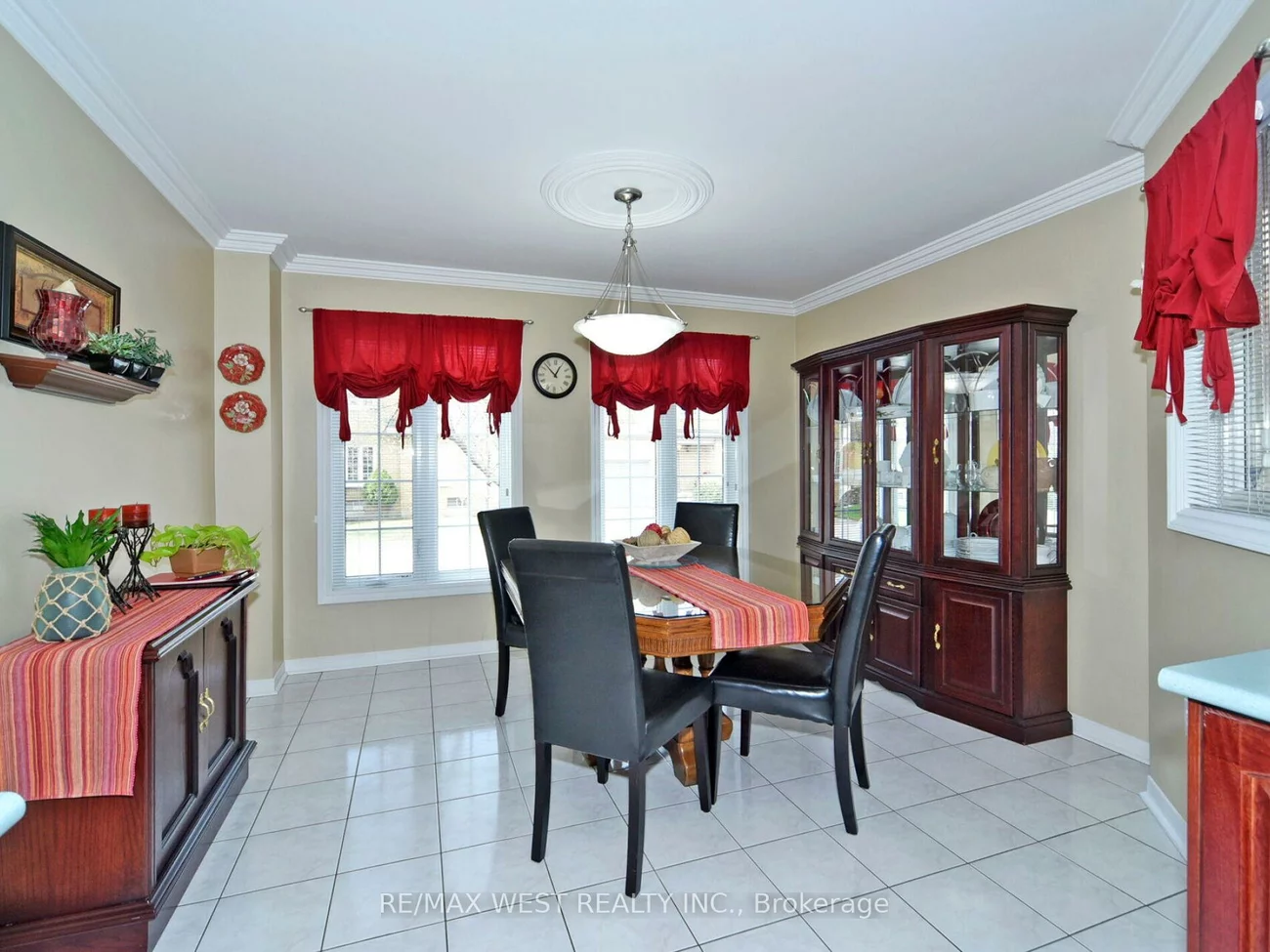 104, Pinedale, East Woodbridge, Vaughan