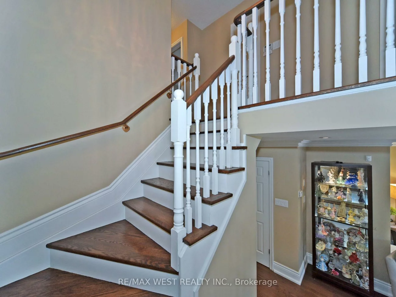 104, Pinedale, East Woodbridge, Vaughan