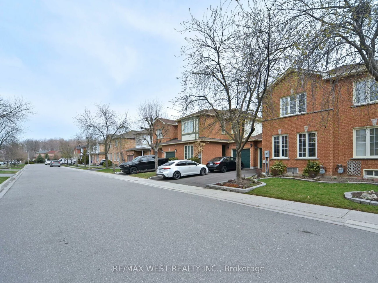 104, Pinedale, East Woodbridge, Vaughan
