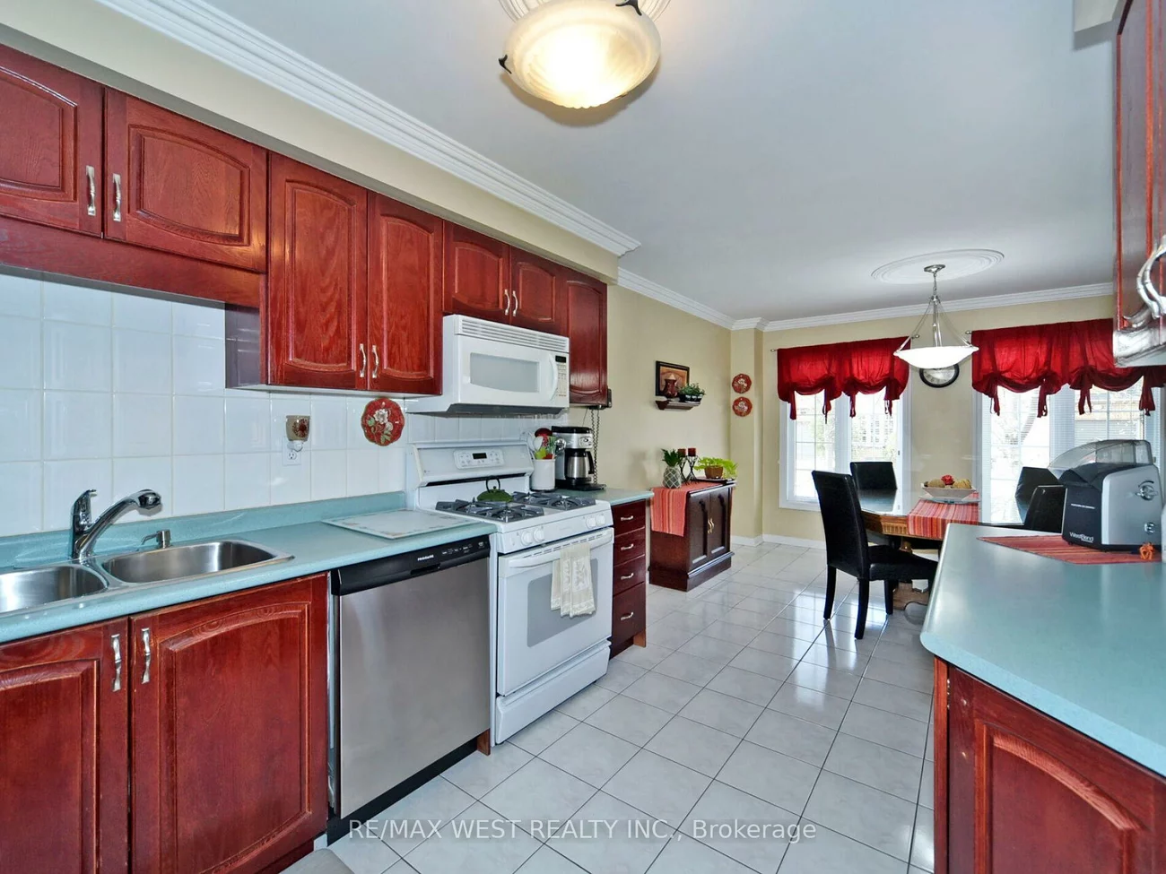 104, Pinedale, East Woodbridge, Vaughan