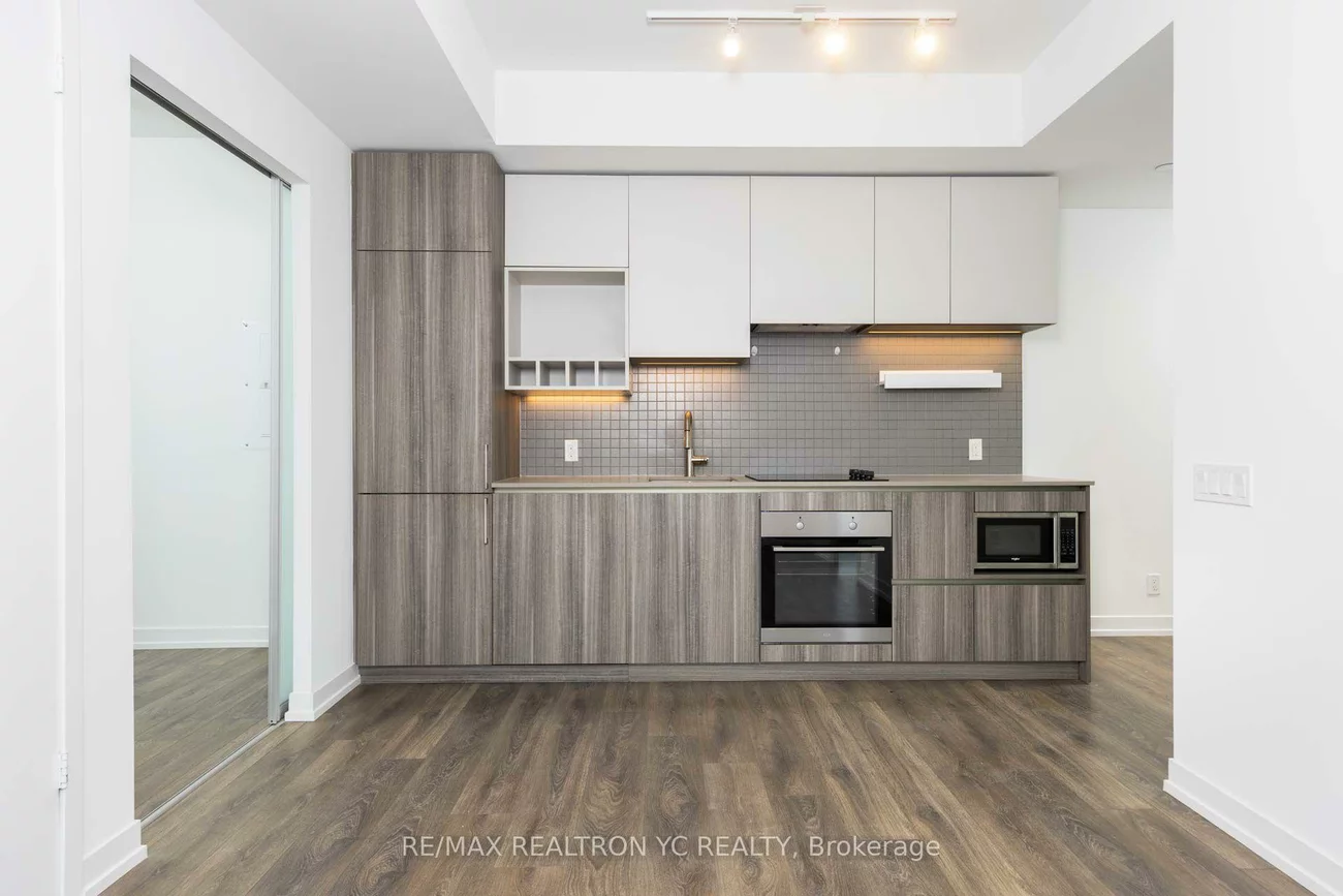 898, Portage, Vaughan Corporate Centre, Vaughan