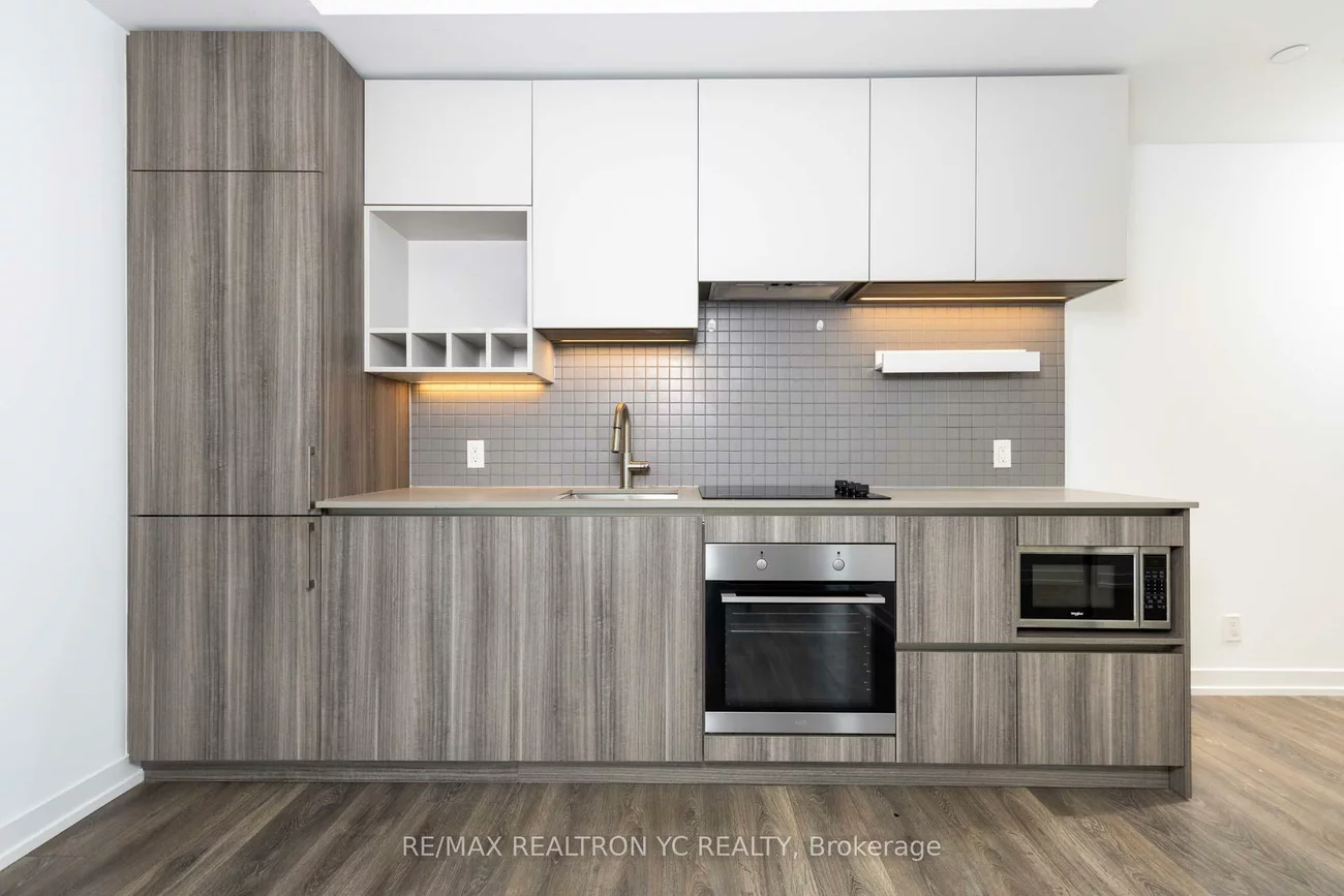 898, Portage, Vaughan Corporate Centre, Vaughan