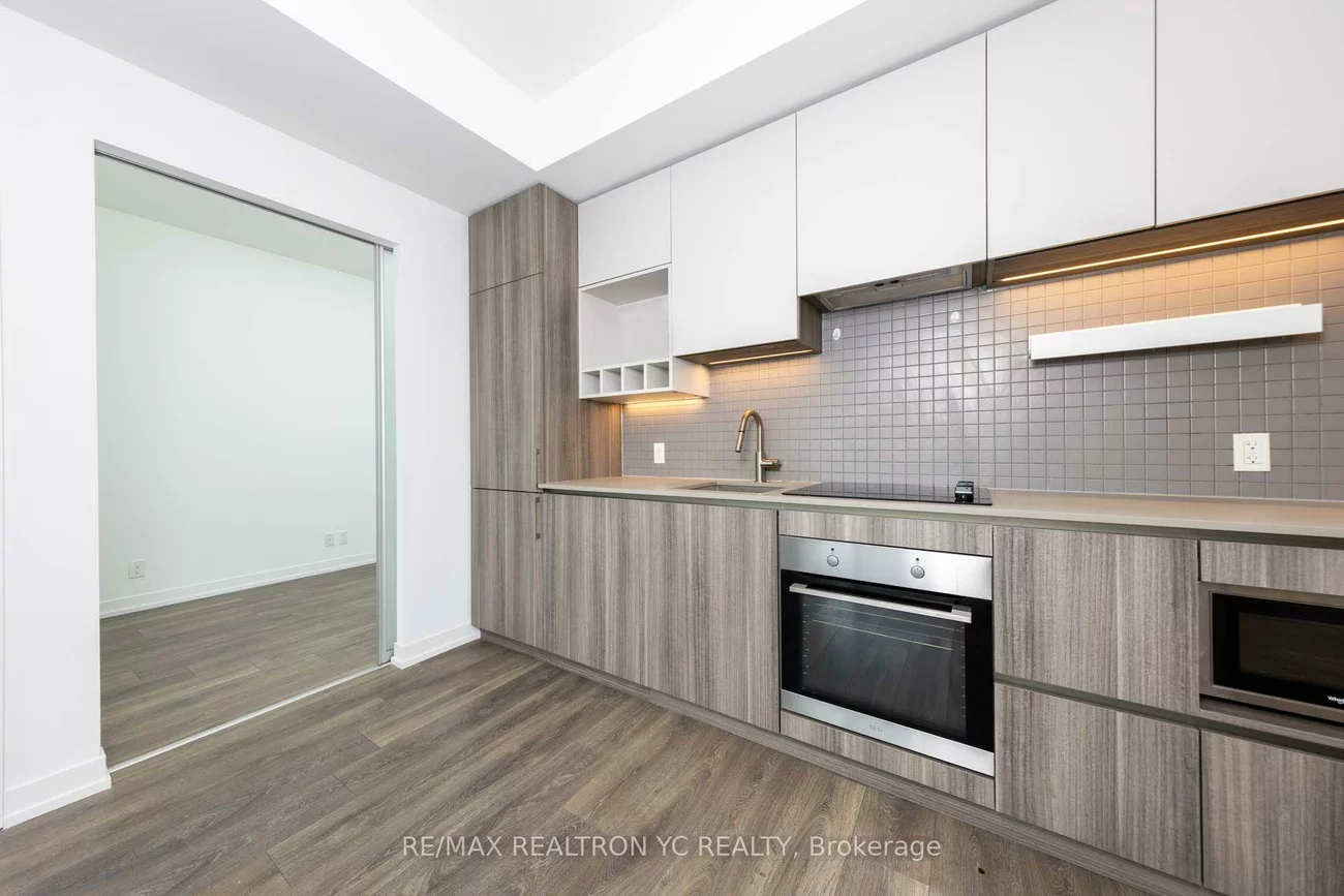 898, Portage, Vaughan Corporate Centre, Vaughan