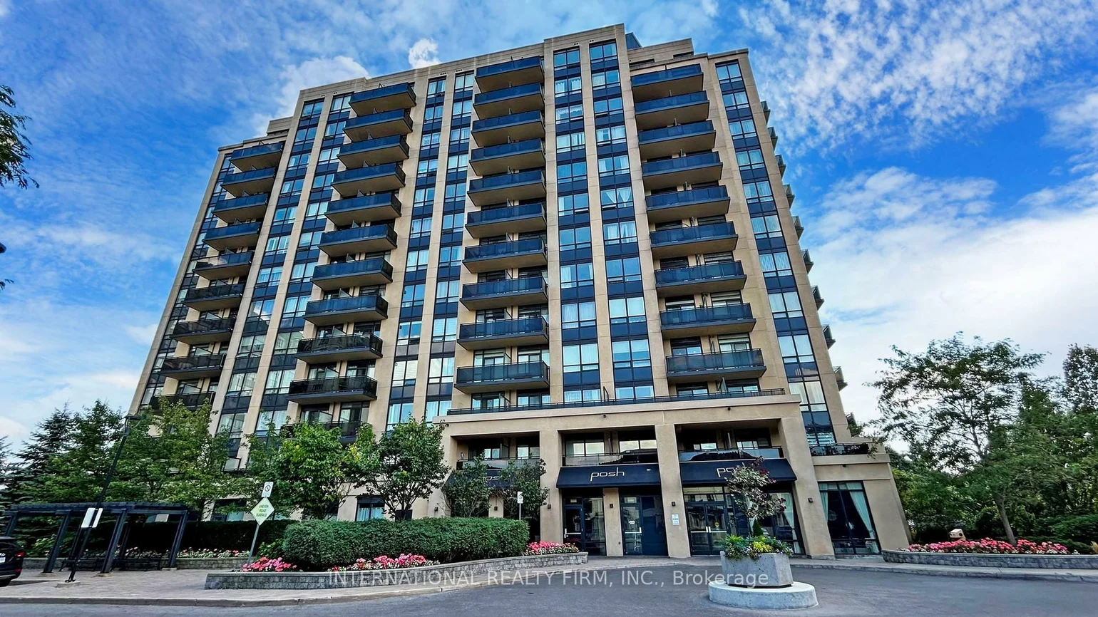 520, Steeles, Crestwood-Springfarm-Yorkhill, Vaughan