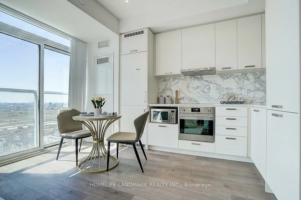 38, Honeycrisp, Vaughan Corporate Centre, Vaughan