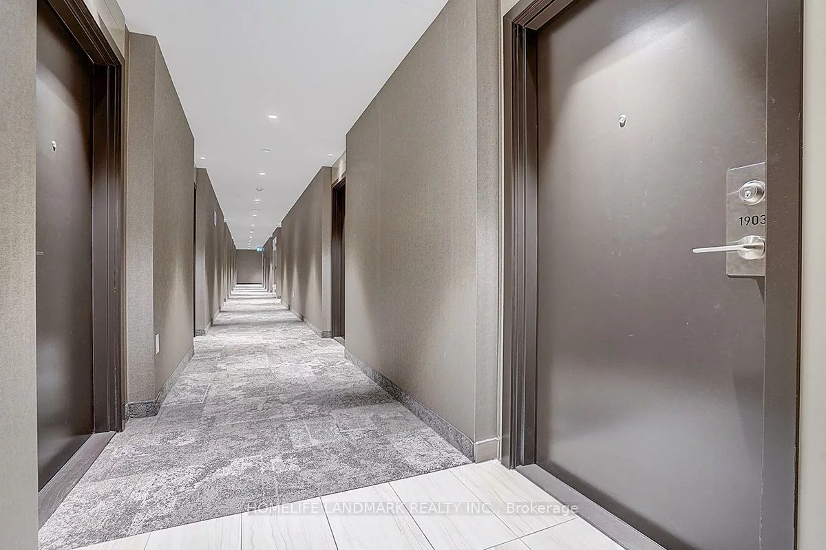 38, Honeycrisp, Vaughan Corporate Centre, Vaughan