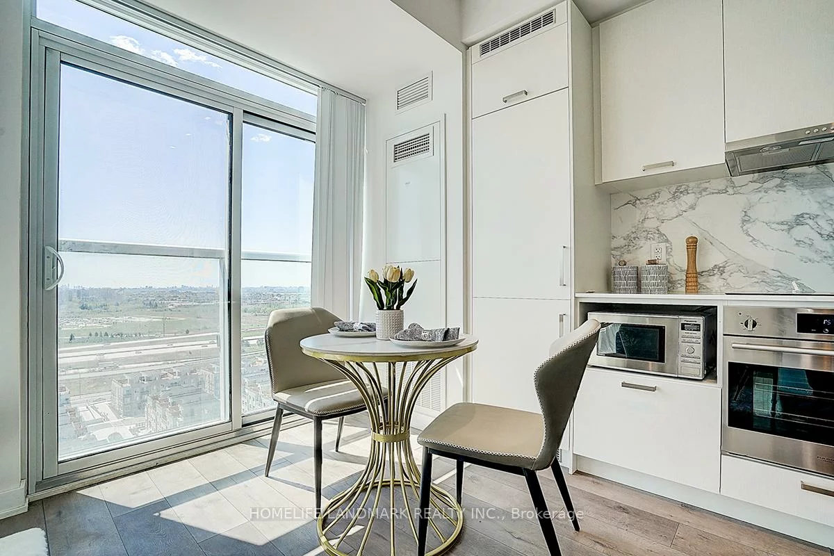 38, Honeycrisp, Vaughan Corporate Centre, Vaughan