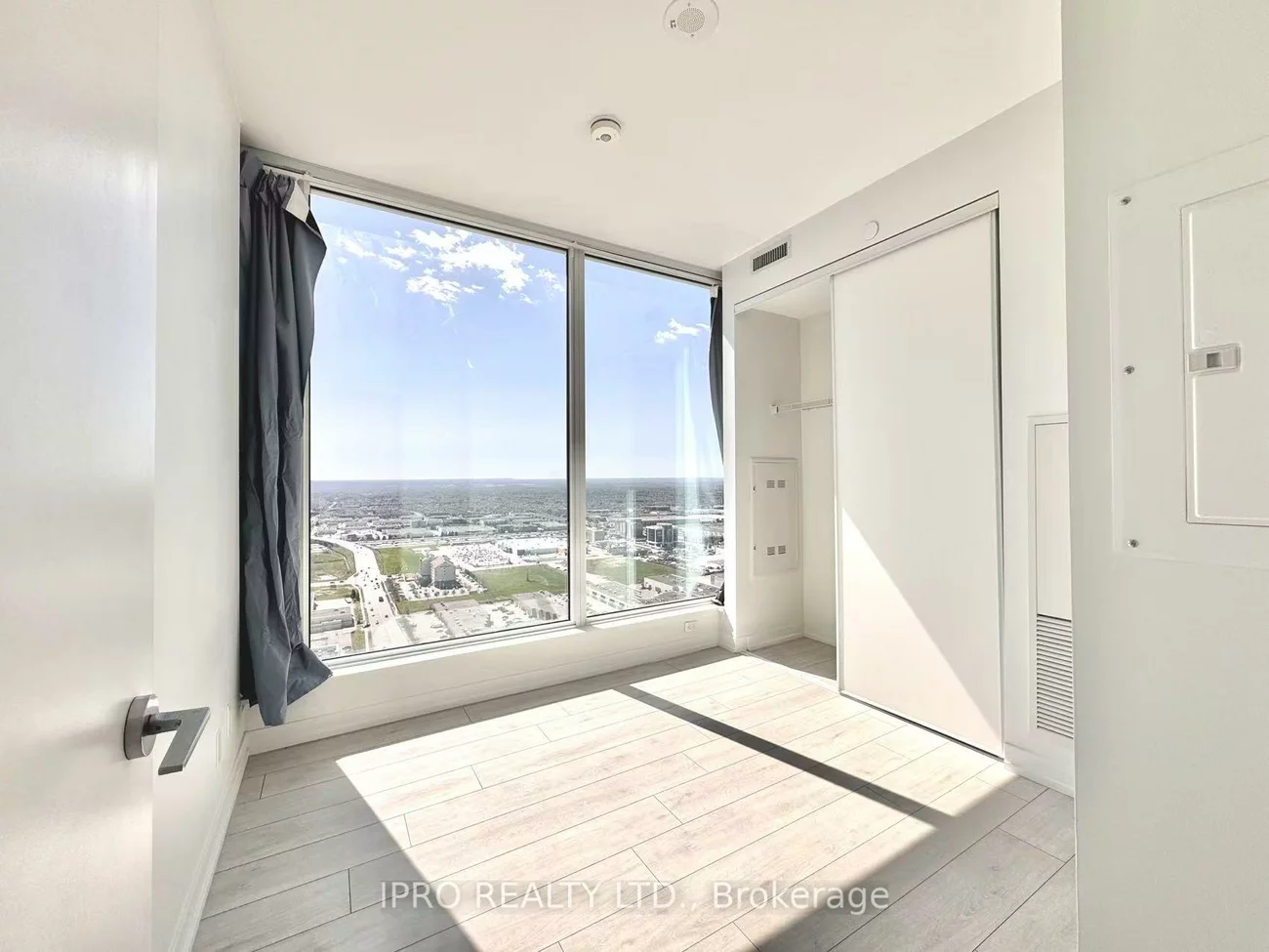 898, Portage, Vaughan Corporate Centre, Vaughan
